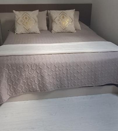 Agreable Chambre Double Avec Salle D'Eau Privative Le Mesnil-Theribus Kültér fotó